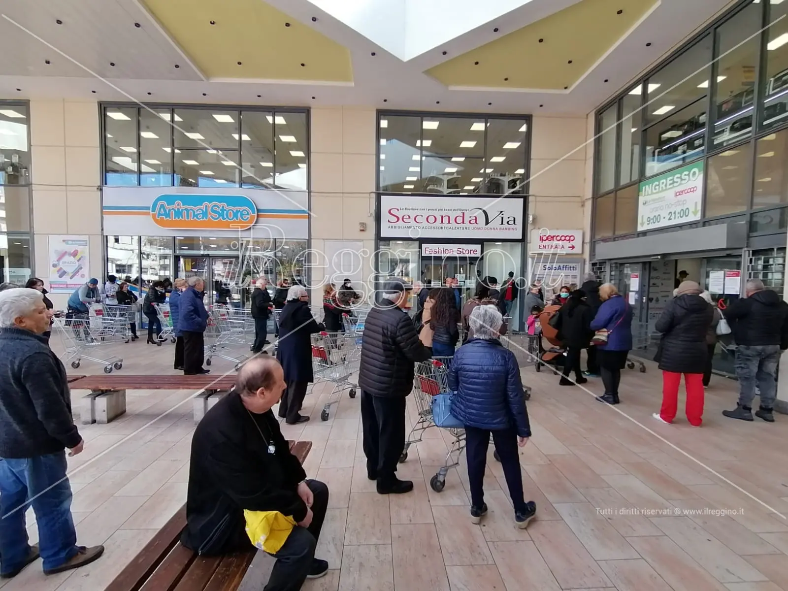 Coronavirus a Reggio Calabria, supermercati presi d'assalto