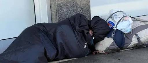 Coronavirus, Reggio Bene Comune: «Subito interventi per i senzatetto»