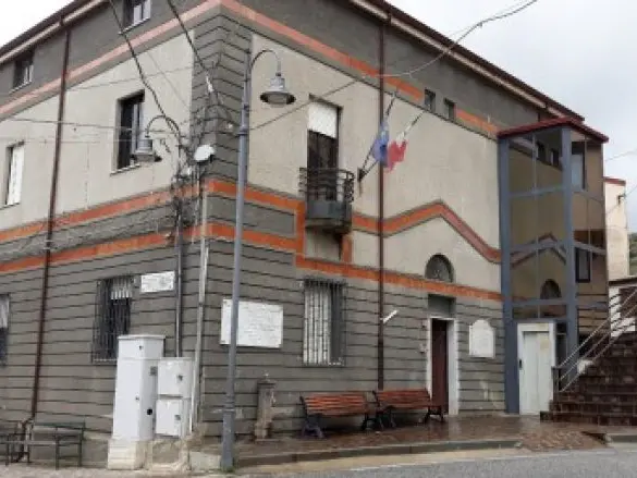 Montebello Jonico, la minoranza minaccia l’Aventino: «Consigli convocati senza urgenza, così si svuota la democrazia»