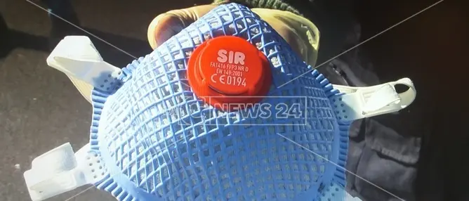 Coronavirus, per i portuali di Gioia arrivano guanti e mascherine