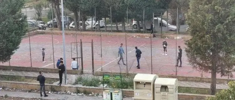 Coronavirus a Reggio Calabria, giovani sorpresi a giocare a calcio in violazione delle restrizioni