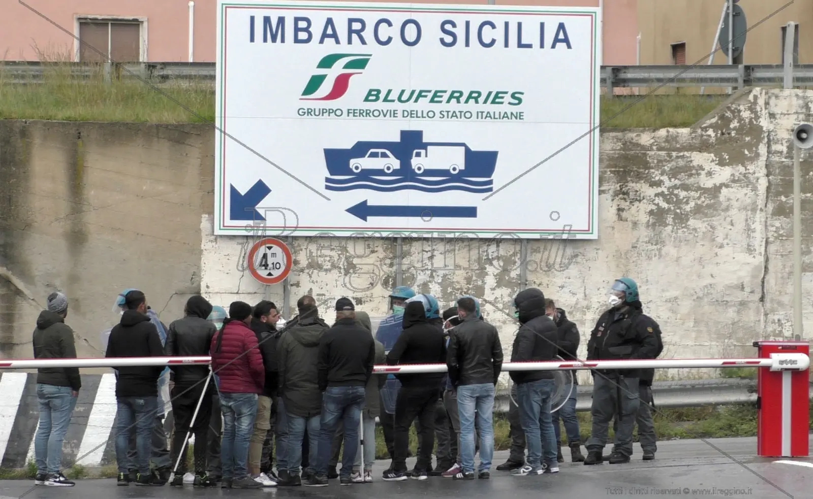 Coronavirus, una banca dati per registrare i passeggeri in transito sullo Stretto. Stop agli \"irregolari\"