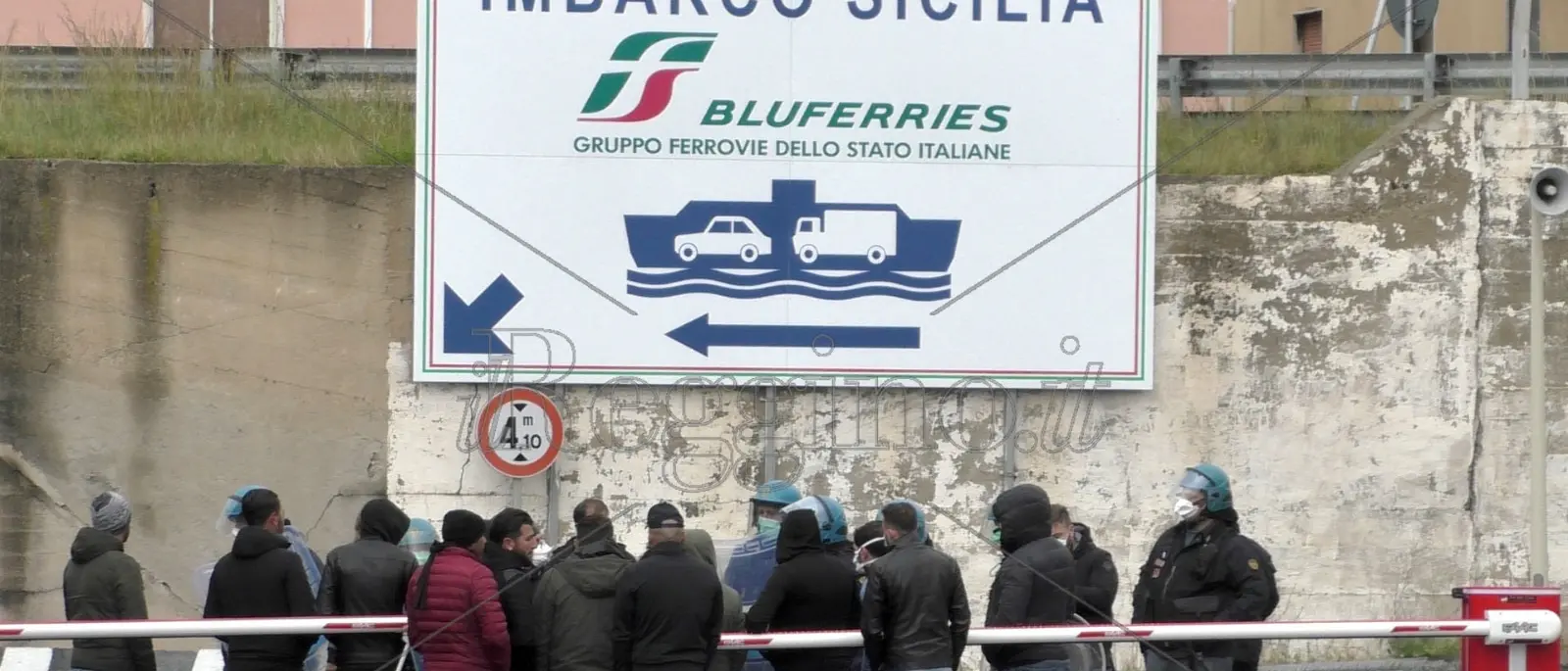 Coronavirus, una banca dati per registrare i passeggeri in transito sullo Stretto. Stop agli \"irregolari\"