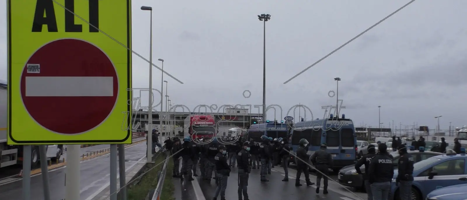 Coronavirus a Reggio Calabria, ancora tensione a Villa San Giovanni: notte al freddo per molti. A Messina solo per gravi motivi