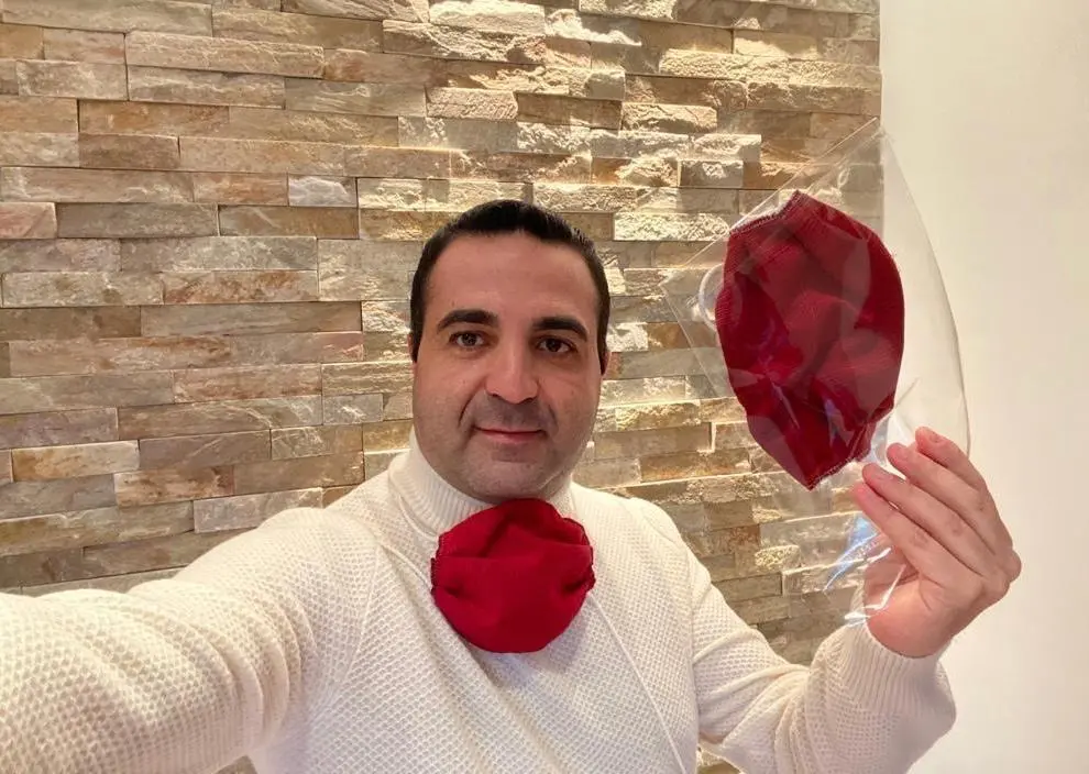 Coronavirus a Reggio Calabria, Cannizzaro dona 2.000 mascherine amaranto
