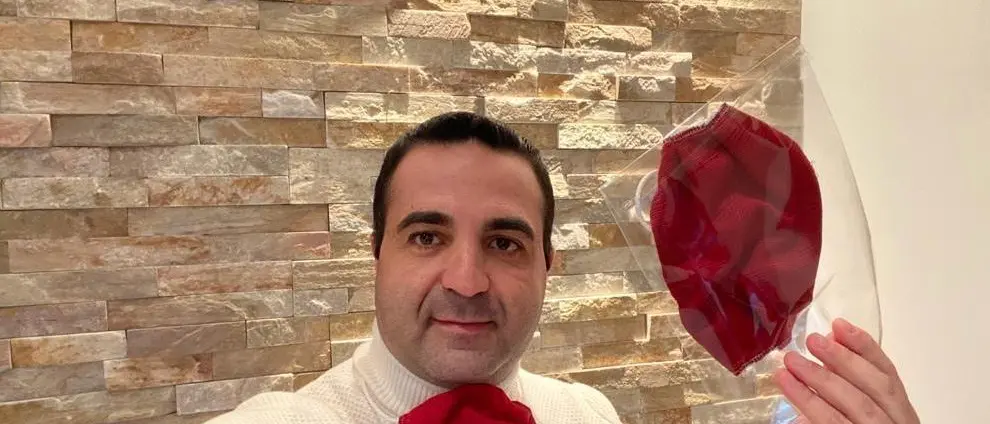 Coronavirus a Reggio Calabria, Cannizzaro dona 2.000 mascherine amaranto