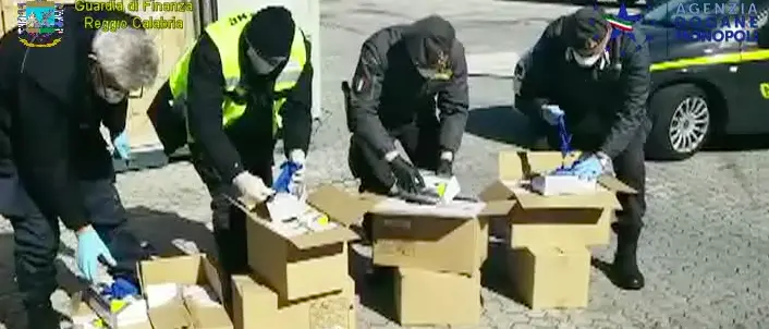 Coronavirus, requisite 19 tonnellate di materiale medico al Porto di Gioia Tauro