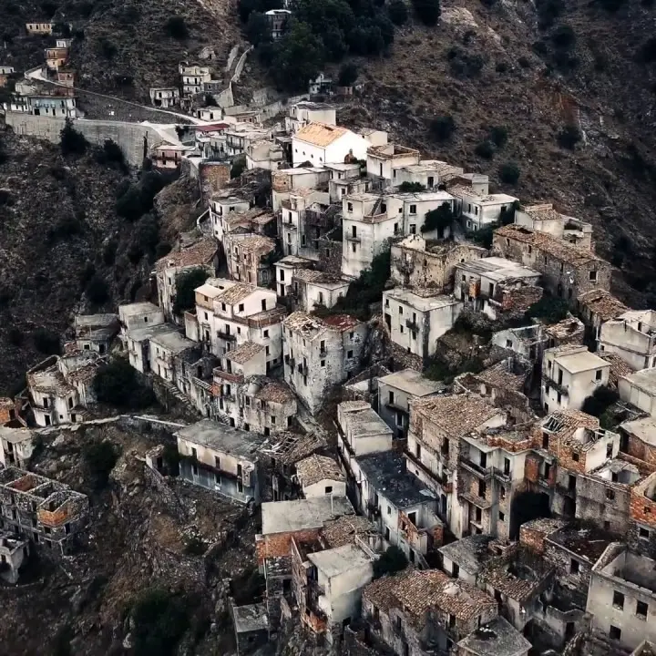 Roghudi: storia, leggende e misteri di un borgo abbandonato