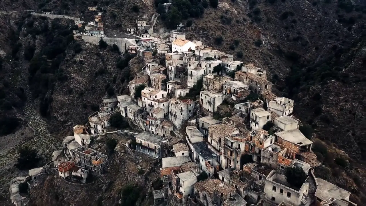 Roghudi: storia, leggende e misteri di un borgo abbandonato