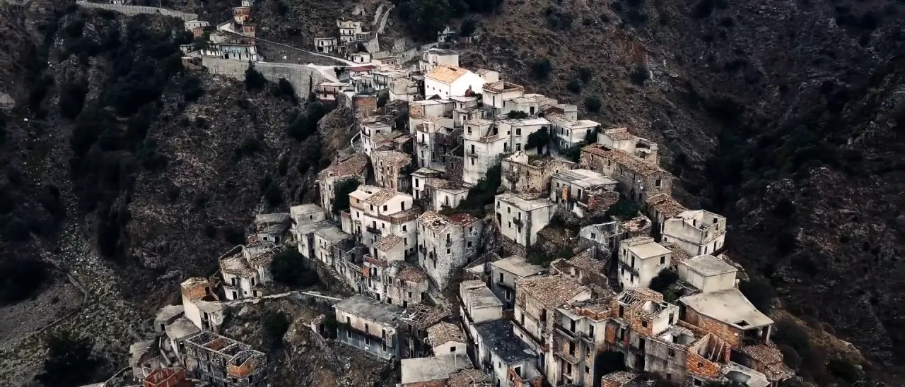 Roghudi: storia, leggende e misteri di un borgo abbandonato