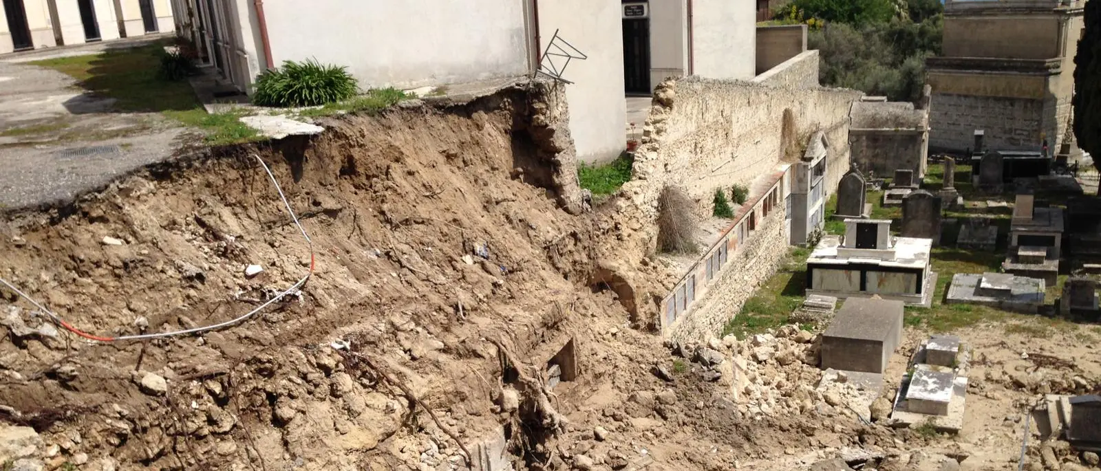 Coronavirus a Reggio, il sindaco di Gerace \"chiude\" il cimitero