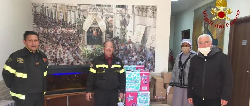 Coronavirus a Reggio Calabria, i vigili del fuoco accanto alla Caritas diocesana