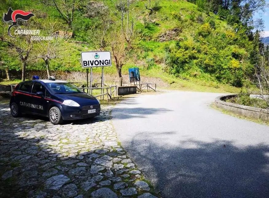 Abbandonava illecitamente rifiuti. Denunciato un macellaio di Stilo