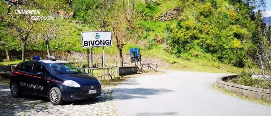 Abbandonava illecitamente rifiuti. Denunciato un macellaio di Stilo