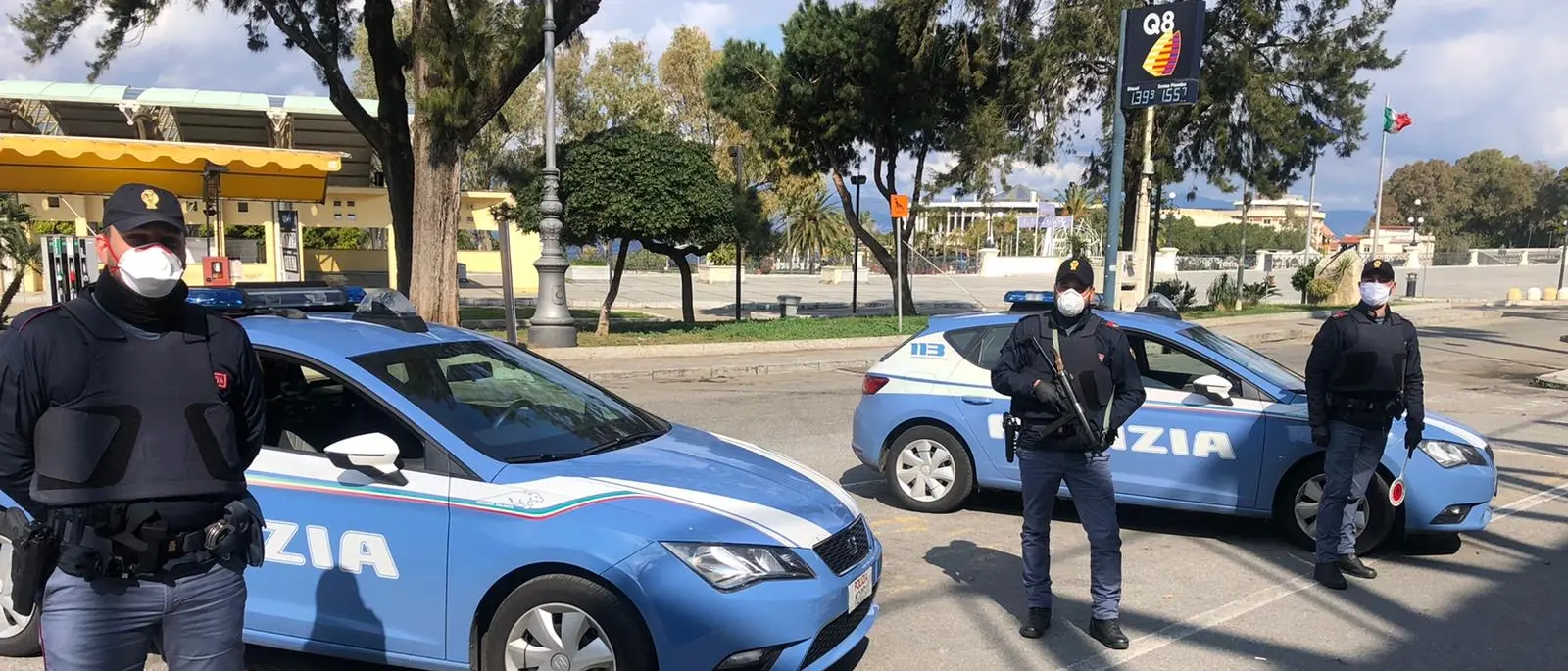 Coronavirus, così la guerra di ordinanze fra Santelli e i sindaci sta complicando il lavoro delle forze dell’ordine