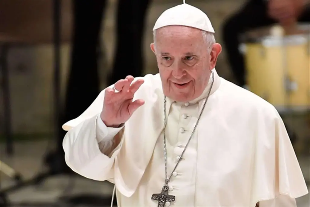 Papa Francesco benedice i simboli civili e di fede nel 130° del Miracolo Mariano. Presenti parroco ed assessore di Taurianova
