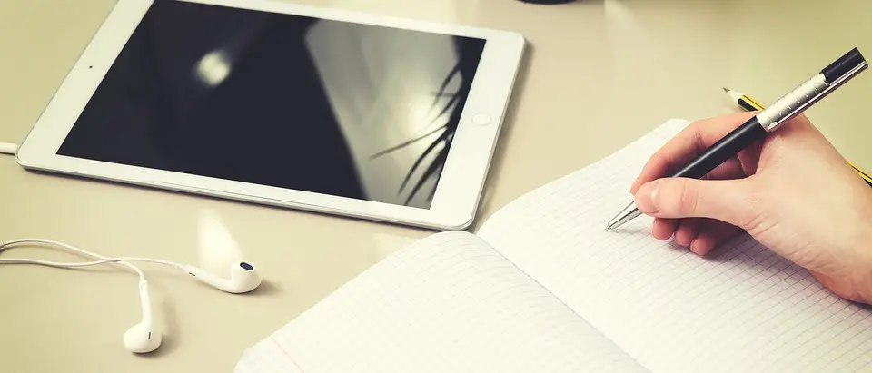 Coronavirus a Reggio Calabria, la Croce rossa consegna i tablet agli studenti del \"Preti Frangipane\"