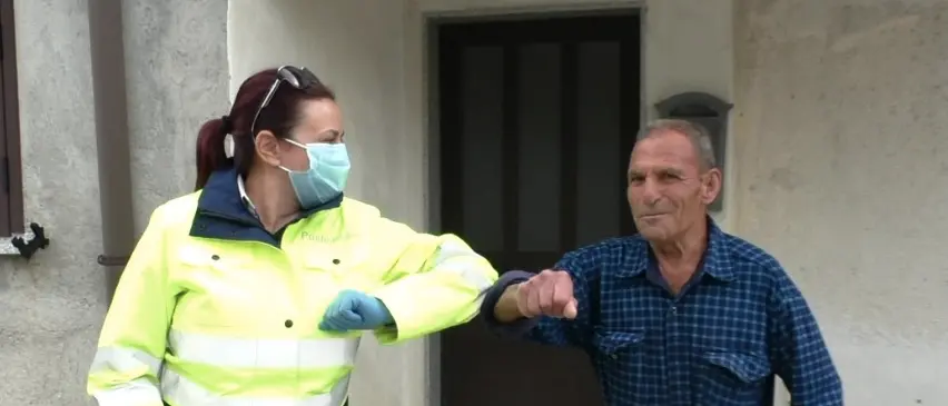 Coronavirus, il postino continua a suonare. «Ma siamo costretti a dire di no»
