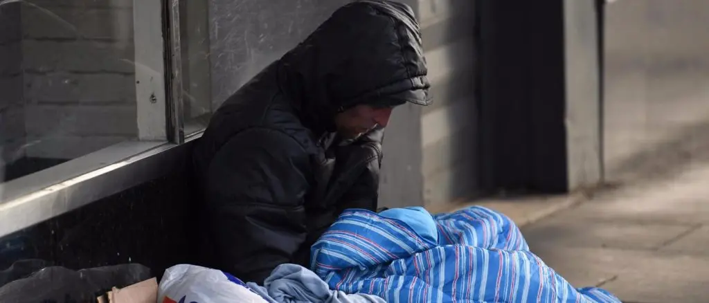 Niente acqua calda al Palloncino, salta la doccia per i senzatetto di Reggio