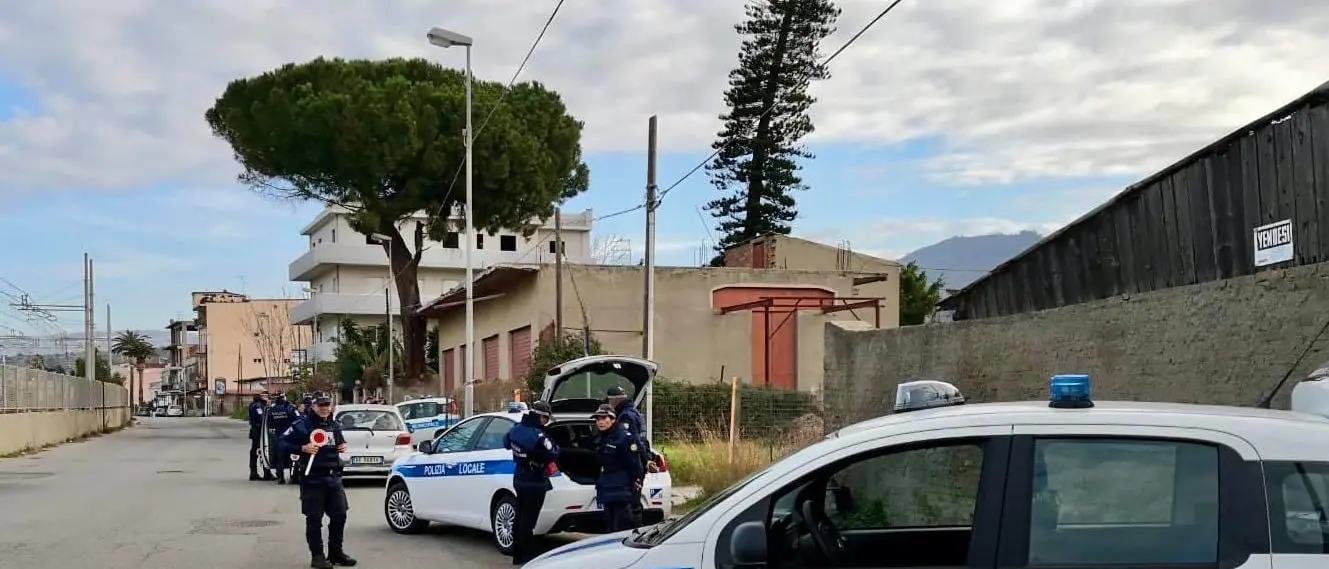 Reggio Calabria, aggrediti agenti della polizia municipale. La maggioranza: «Atto vile»