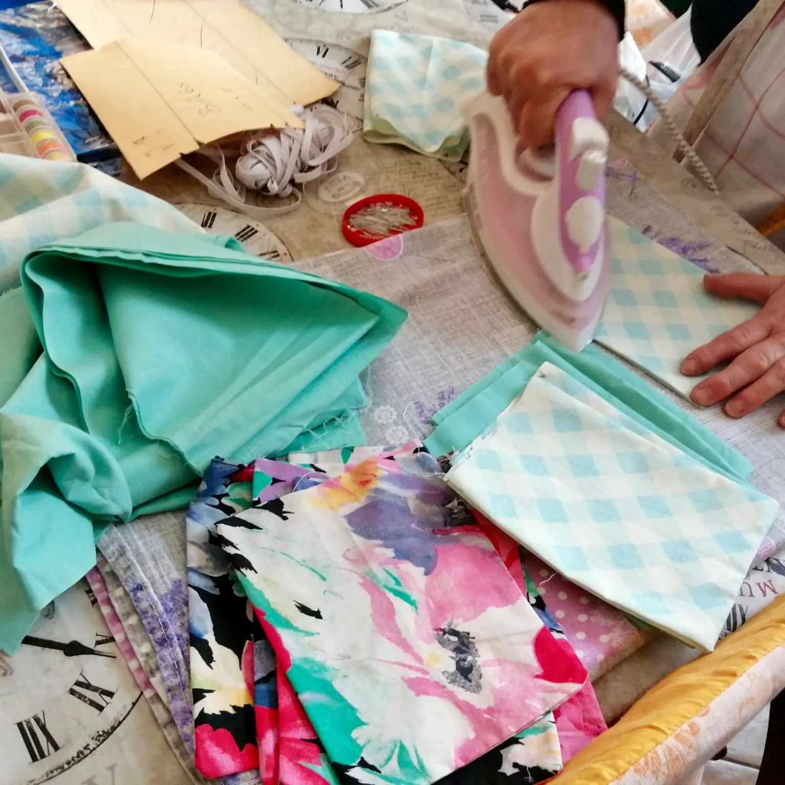 Coronavirus, a Brancaleone donati mascherine, guanti e fiaba sul virus a tutti bimbi disabili