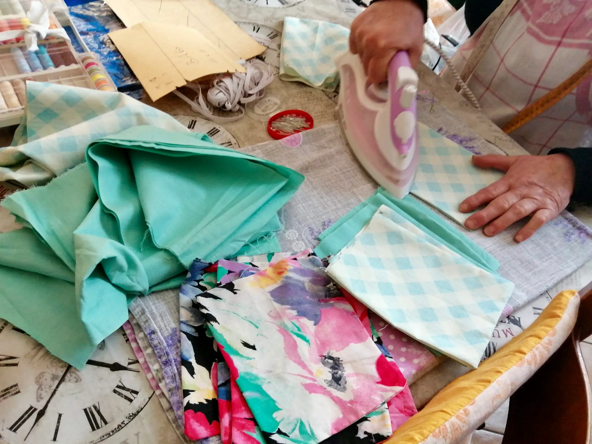 Coronavirus, a Brancaleone donati mascherine, guanti e fiaba sul virus a tutti bimbi disabili