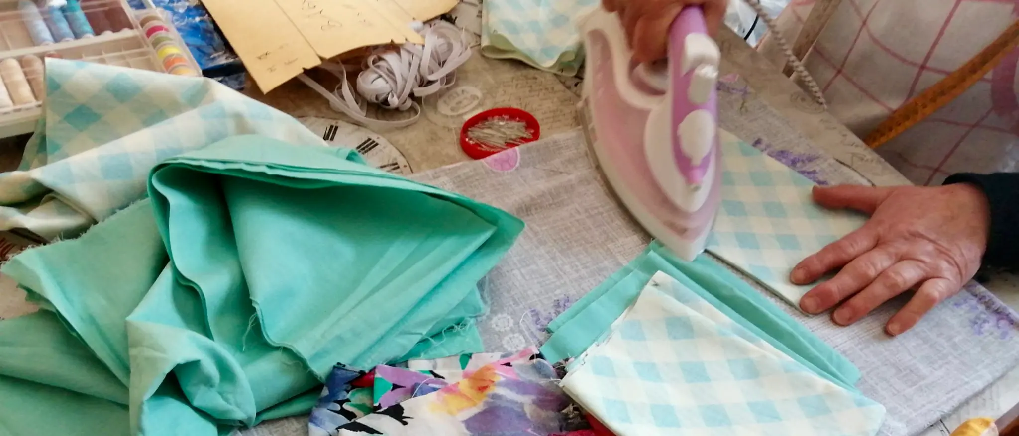 Coronavirus, a Brancaleone donati mascherine, guanti e fiaba sul virus a tutti bimbi disabili