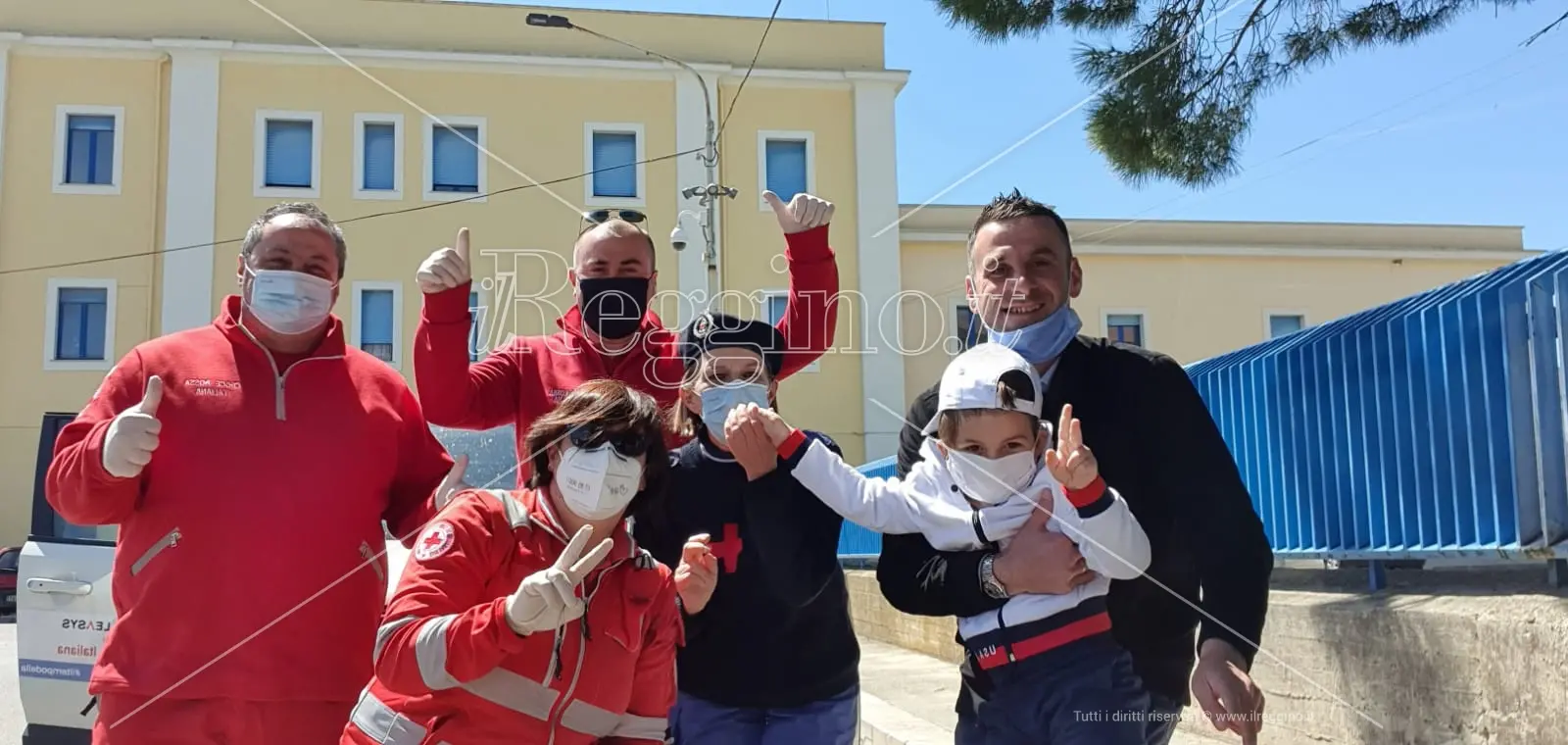 Il coronavirus li divide, la Croce rossa fa il miracolo: Noah, 4 anni, riabbraccia i genitori dopo mesi