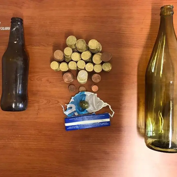 Tenta di scassinare una tabaccheria di Reggio Calabria, in manette giovane romeno