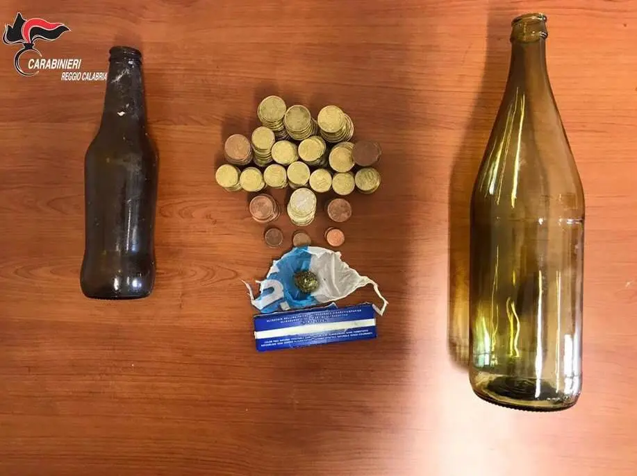 Tenta di scassinare una tabaccheria di Reggio Calabria, in manette giovane romeno