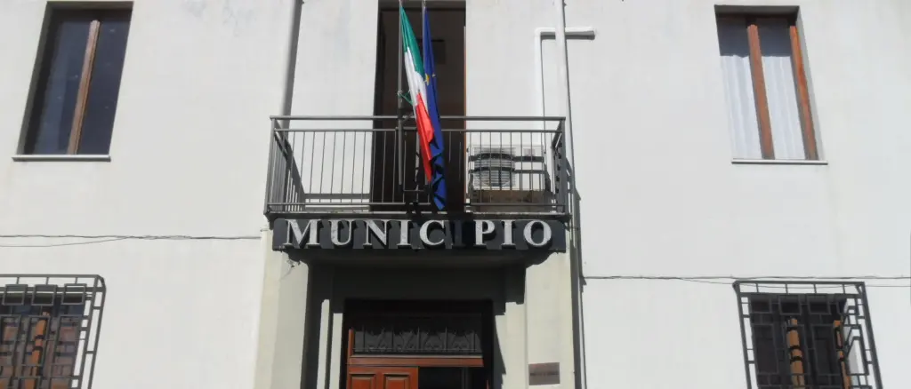 Coronavirus, il Comune di Laganadi consegna centinaia di router wi-fi per gli studenti