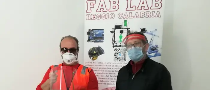 Coronavirus a Reggio Calabria, Fablab dona delle visiere di protezione a Forza Reggio e Pantere Verdi