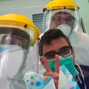 Diventa papà mentre è affetto da Coronavirus. Il sogno di Antonio: «Ora voglio incontrare mia figlia»