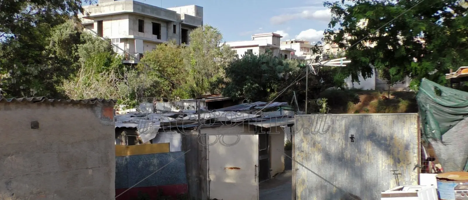 Coronavirus a Reggio Calabria, Alessandro: «Noi, dimenticati nelle baracche dell'Ex Polveriera»