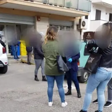 Reggio Calabria, centro vaccini Asp ancora nel caos: impossibile prenotarsi chiamando o inviando una mail