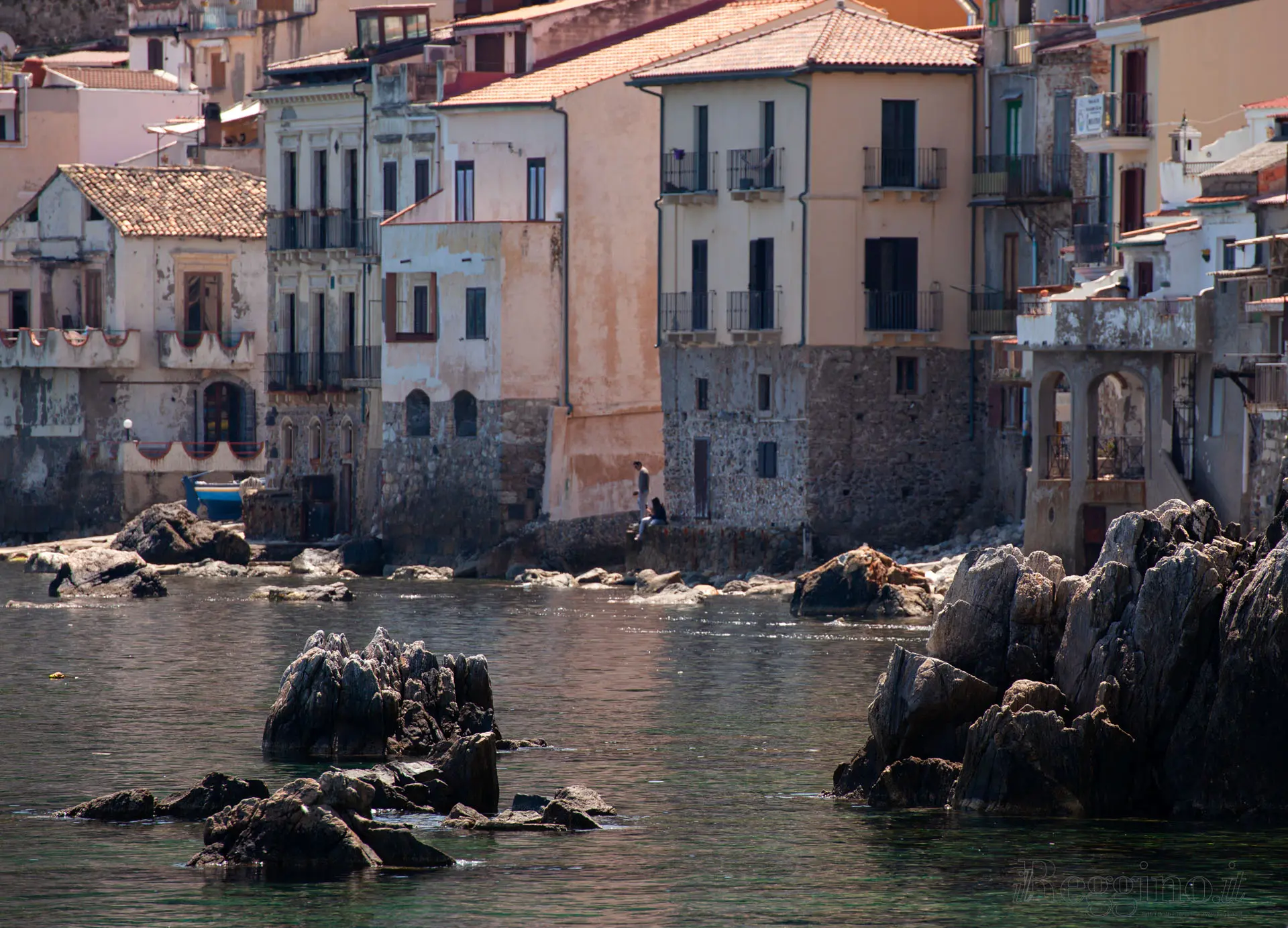 FUORI DAI FLUTTI