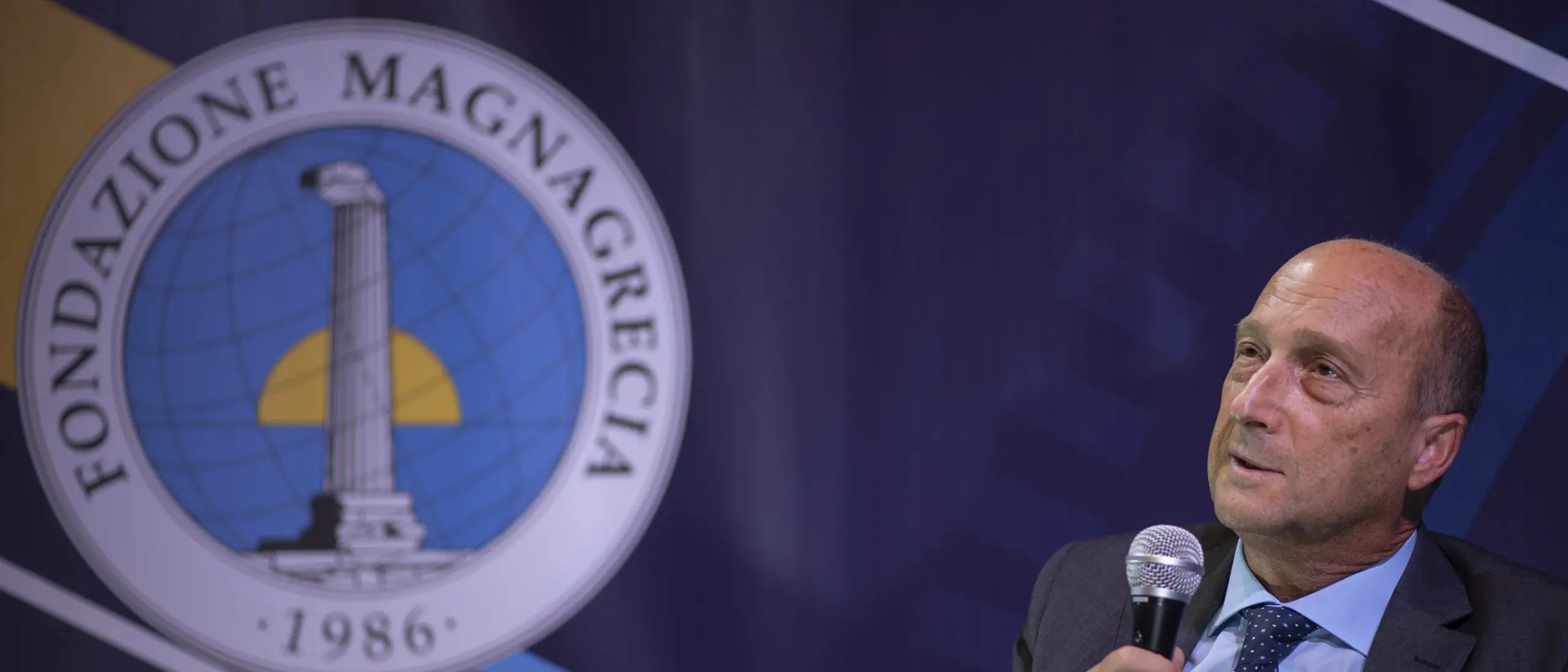 Coronavirus a Reggio Calabria, Nino Foti dona 50.000 mascherine