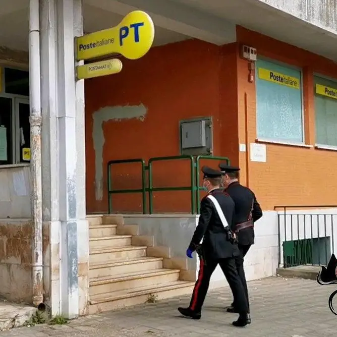 Coronavirus, i carabinieri consegnano la pensione ad anziani in difficoltà