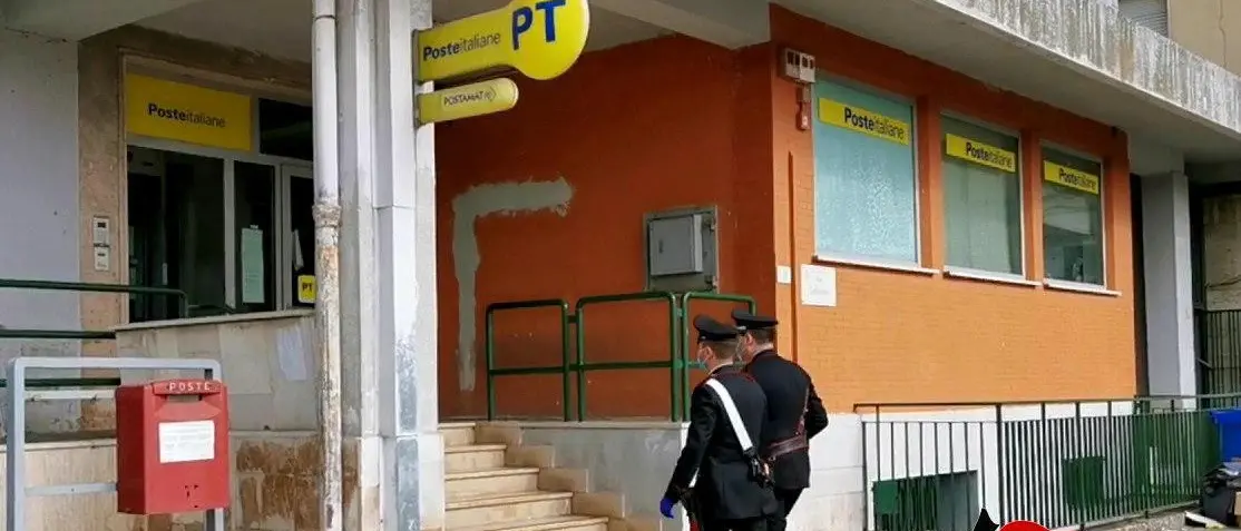 Coronavirus, i carabinieri consegnano la pensione ad anziani in difficoltà