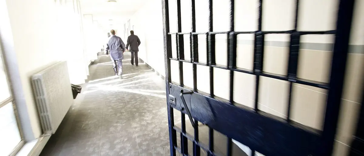 Violenza in carcere a Reggio, il garante dei detenuti: «Serve supporto psicologico anche per gli agenti»