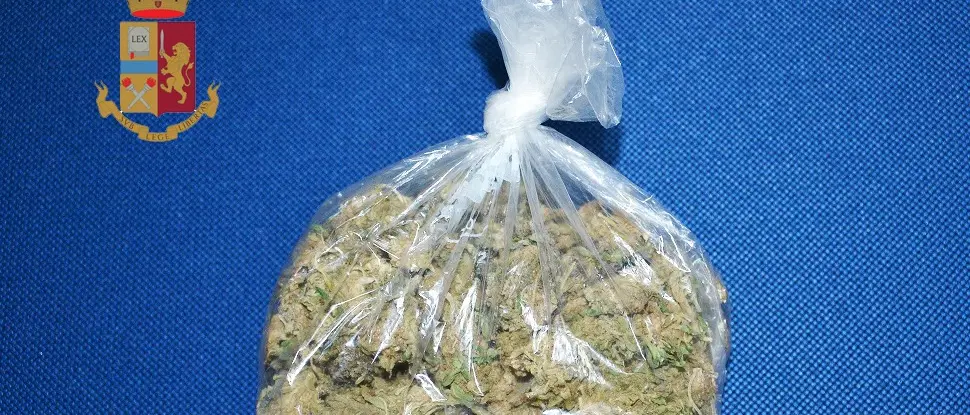 Sorpreso in bici con 100 grammi di sostanza stupefacente. Arrestato 22enne