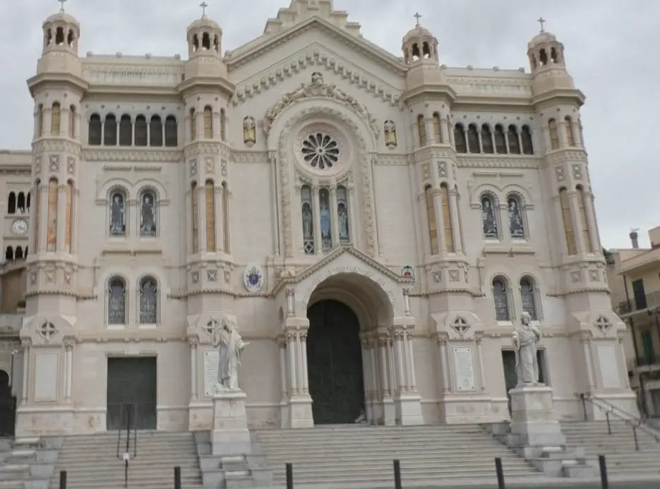 La richiesta di pizzo dentro il Duomo di Reggio e l’incontro con il capo famiglia
