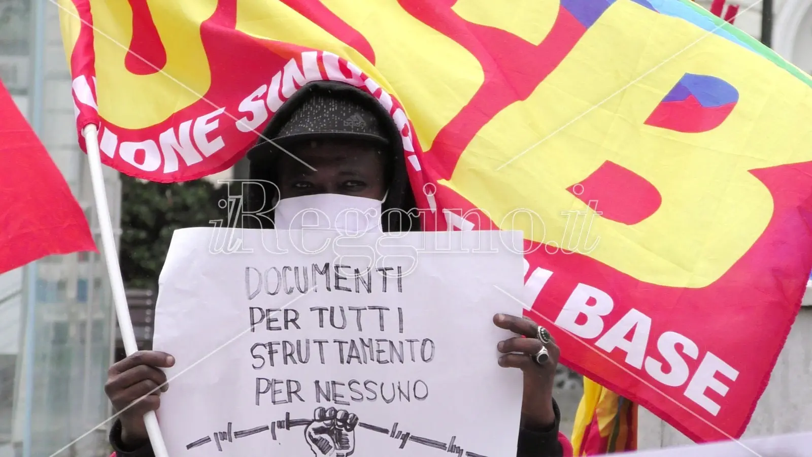 Dl Rilancio: dai campi ai cantieri, gli “invisibili” scioperano contro la «sanatoria truffa»