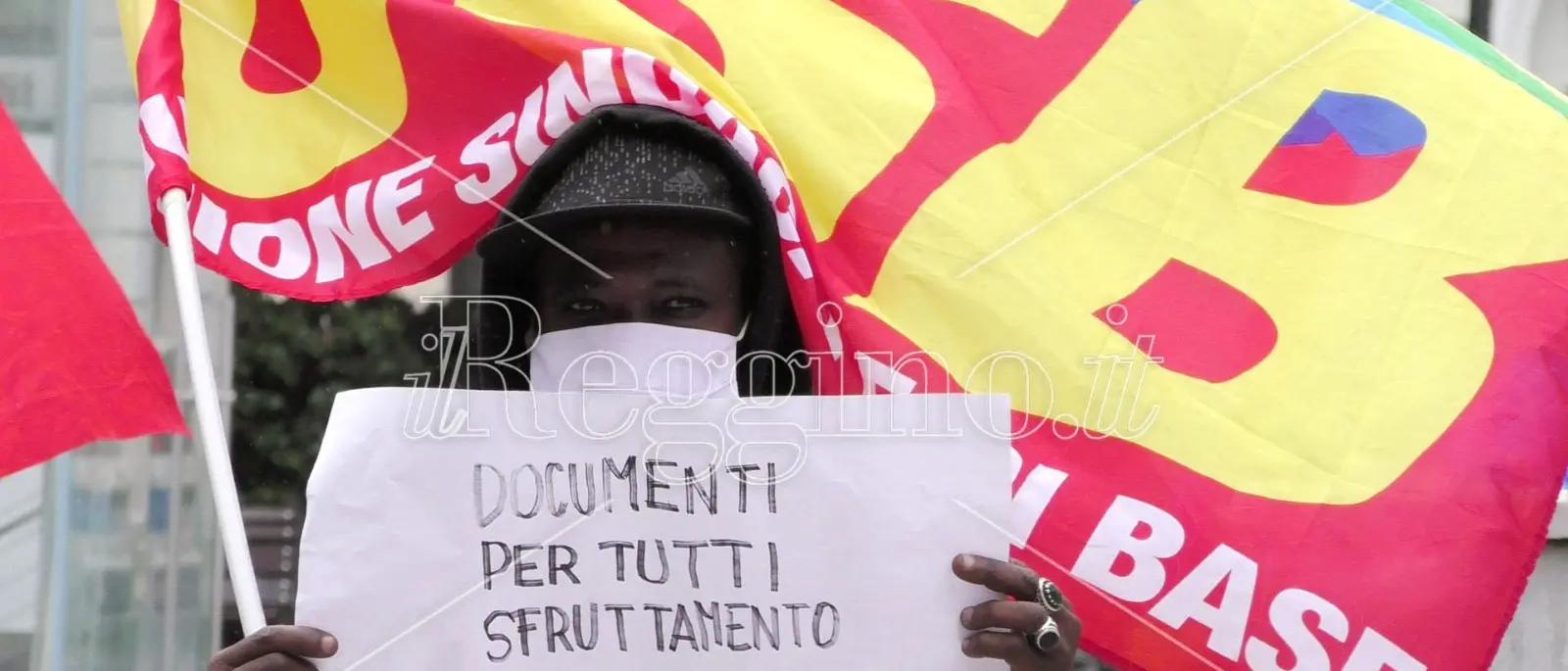 Dl Rilancio: dai campi ai cantieri, gli “invisibili” scioperano contro la «sanatoria truffa»