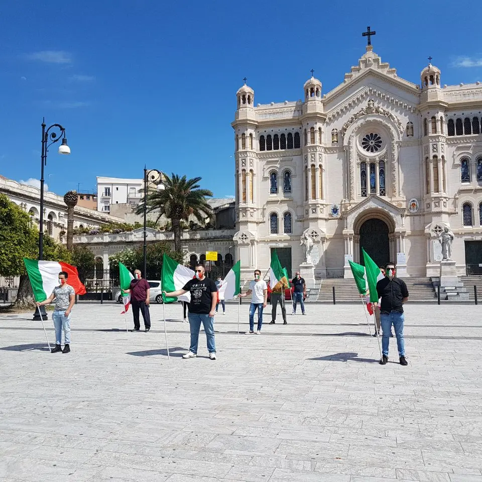 Mascherine tricolori a Roma, adesioni anche da Reggio Calabria