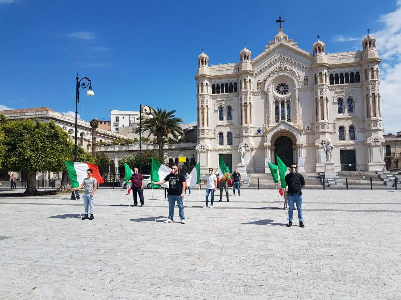Mascherine tricolori a Roma, adesioni anche da Reggio Calabria