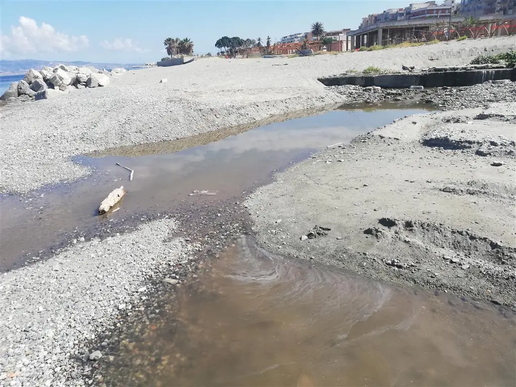 Coronavirus a Reggio Calabria, Crea: «Da decenni permane lo scarico fognario a cielo aperto alla \"Capannina\"»
