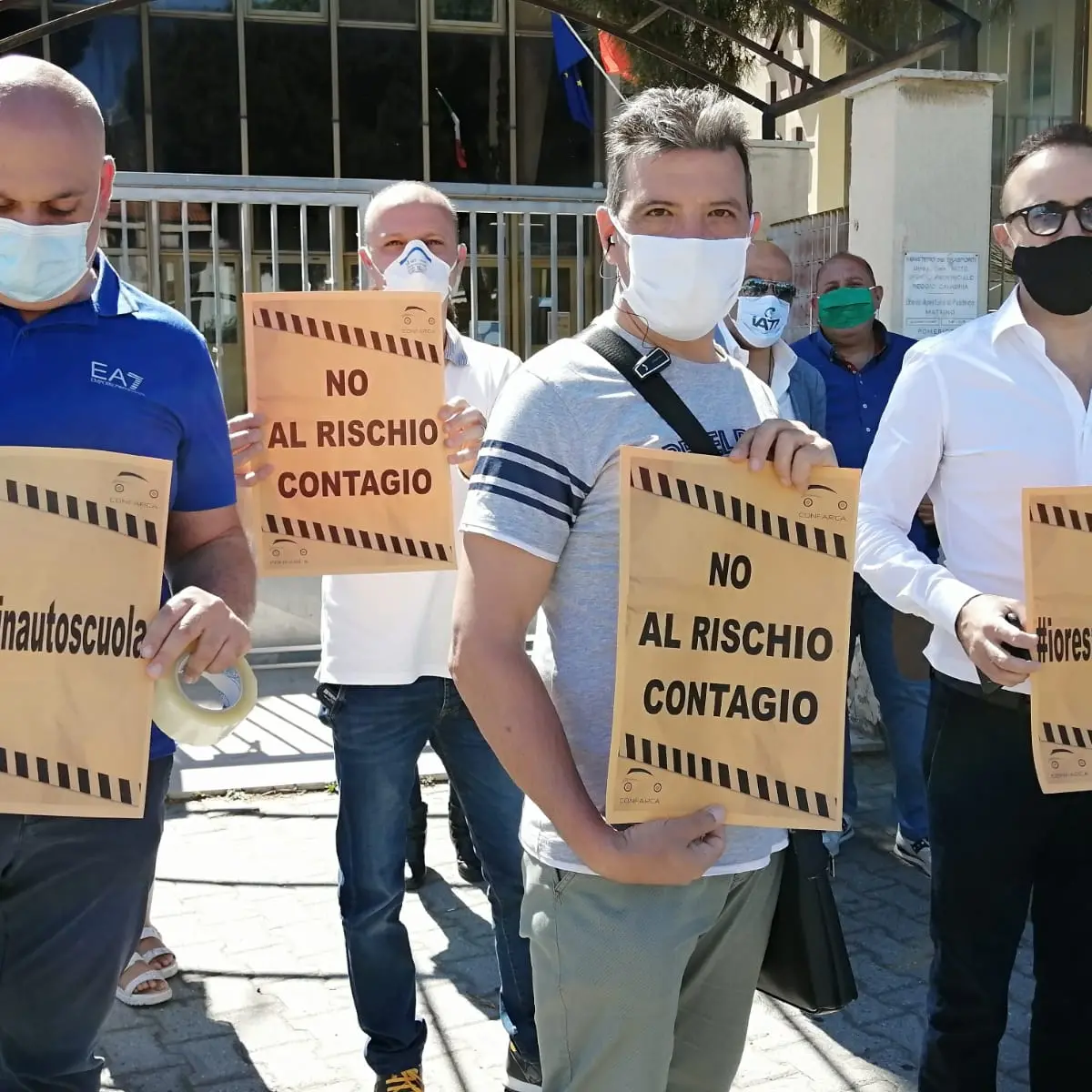 Reggio Calabria, protestano le autoscuole: «Esami nelle nostre sedi e non alla motorizzazione»