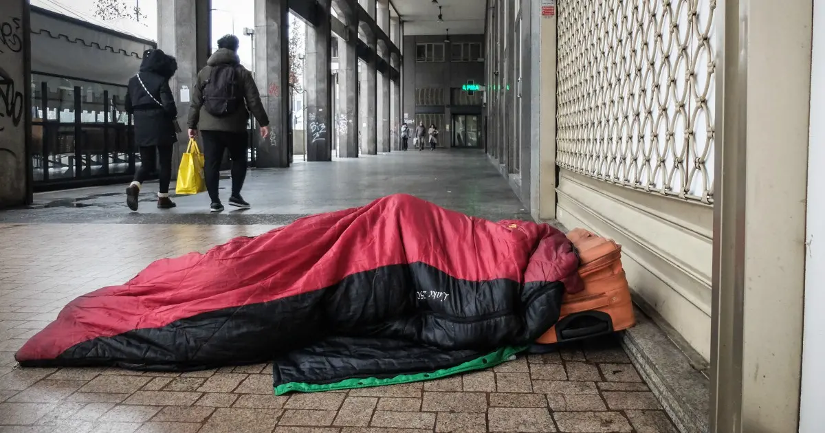 Senzatetto a Reggio, interrogazione de La Strada: «Il Comune faccia chiarezza sull'accoglienza»