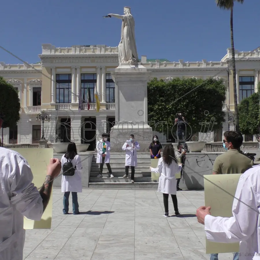Giovani medici in piazza, Falcomatà: «Sostengo la loro protesta»